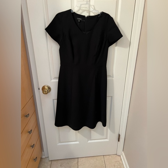 Talbots Easy Travel Fit & Flare Black Dress Size 8 NWT - Picture 2 of 9